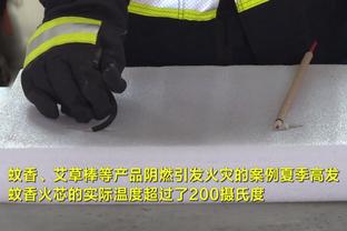 就这么传？王哲林弧顶被于德豪抢断 布莱德索反抢被吹违体犯规